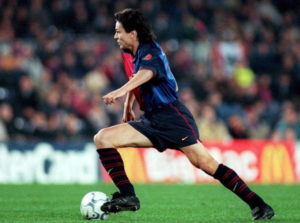 Jari Litmanen kertoi suoran mielipiteensä Barcelonan nykymenosta – kova ennustus myös johtoportaaseen liittyen: ”Älä kysy minulta, mistä ne rahat on kaivettu” LITMANEN/FC BARCELONA – HERTHA BSC BERLIN 3:1