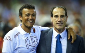 VALENCIA, SPAIN - AUGUST 12:  Head coach Luis Enrique (L) of Roma and Salvador Gonzalez Voro of Valencia embrace  before the start of the Orange Trophy match between Valencia and Roma at Estadio Mestalla on August 12, 2011 in Valencia, Spain.  (Photo by Manuel Queimadelos Alonso/Getty Images)