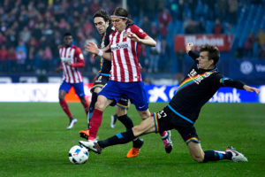 MADRID, SPAIN - JANUARY 14: Filipe Luis (L) of Atletico de Madrid competes for the ball with Diego Llorente (R) of Rayo Vallecano de Madrid during the Copa del Rey Round of 16 second leg match between Club Atletico Madrid and Rayo Vallecano de Madrid at Vicente Claderon stadium on January 14, 2016 in Madrid, Spain. (Photo by Gonzalo Arroyo Moreno/Getty Images)