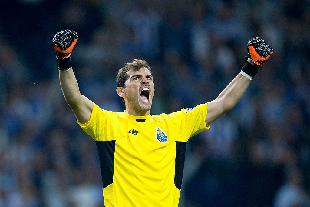 PORTO, PORTUGAL - SEPTEMBER 29: Goalkeeper Iker Casillas of FC Porto celebrates their victory after the UEFA Champions League Group G match between FC Porto and Chelsea FC at Estadio do Dragao on September 29, 2015 in Porto, Portugal. (Photo by Gonzalo Arroyo Moreno/Getty Images)