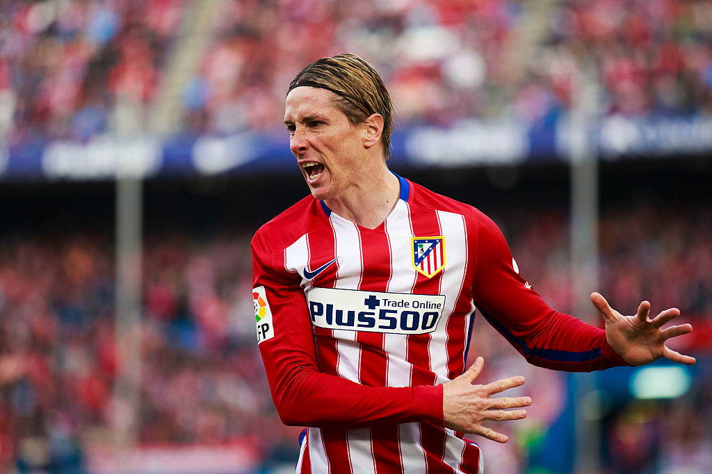 MADRID, SPAIN - APRIL 23: Fernando Torres of Atletico de Madrid protests to the referee during the La Liga match between Club Atletico de Madrid and Malaga CF at Vicente Calderon Stadium on April 23, 2016 in Madrid, Spain.  (Photo by Gonzalo Arroyo Moreno/Getty Images)