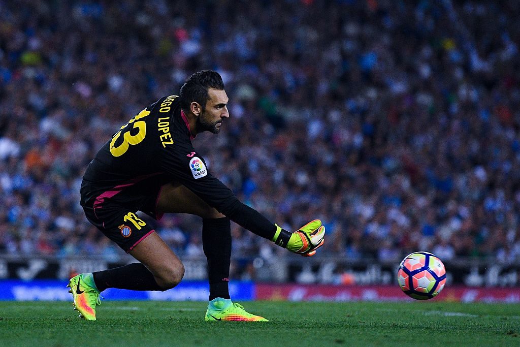BARCELONA, SPAIN - SEPTEMBER 18: Diego Lopez of RCD Espanyol in action during the La Liga match between RCD Espanyol and Real Madrid CF at the RCDE stadium on September 18, 2016 in Barcelona, Spain. (Photo by David Ramos/Getty Images)