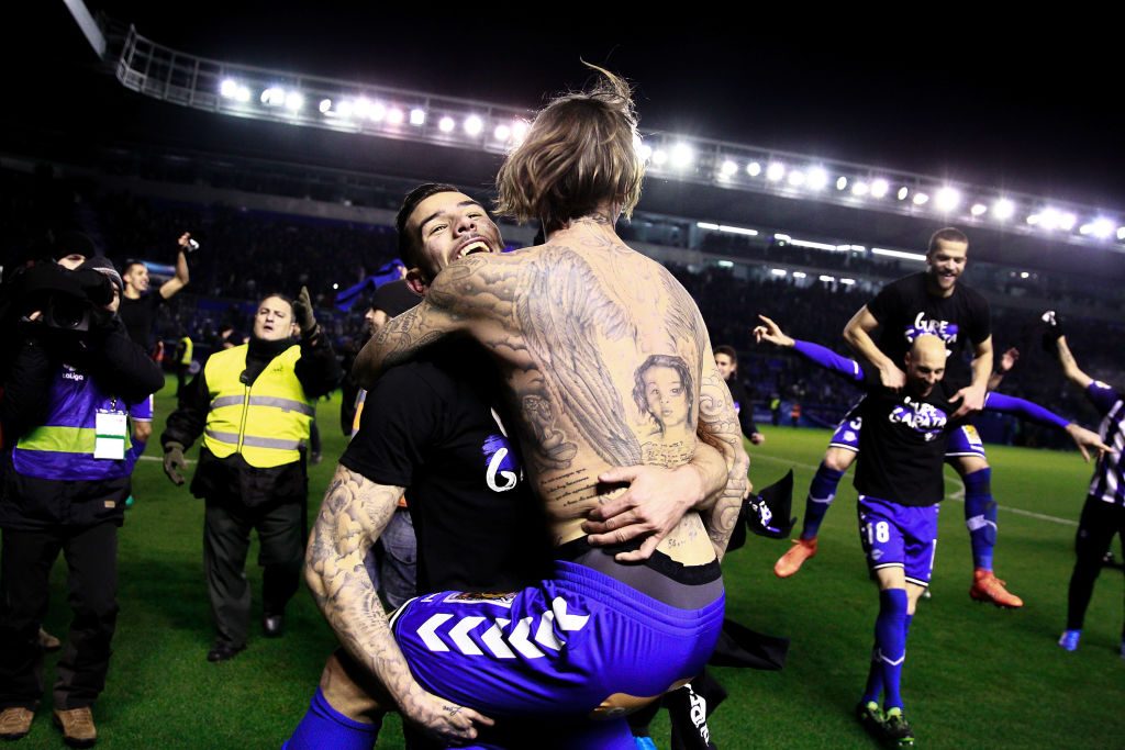 VITORIA-GASTEIZ, SPAIN - FEBRUARY 08: Theo Hernandez (L) of Deportivo Alaves celebrates their victory with team mate Alexis Ruano (R) after the Copa del Rey semi-final second leg match between Deportivo Alaves and RC Celta de Vigo at Estadio de Mendizorroza on February 8, 2017 in Vitoria-Gasteiz, Spain. (Photo by Gonzalo Arroyo Moreno/Getty Images)