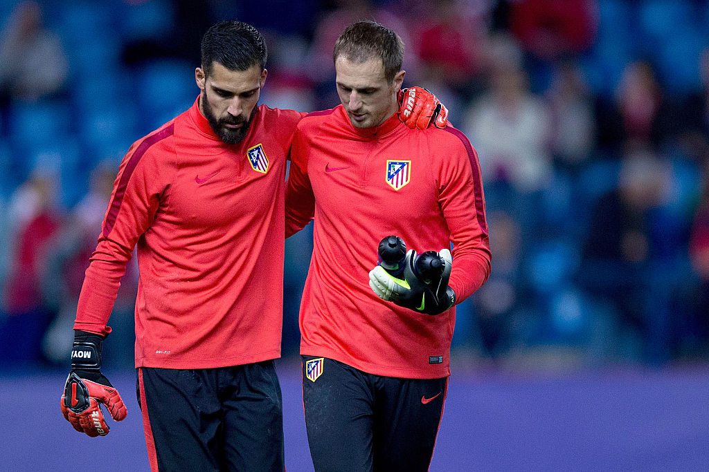 MADRID, SPAIN - OCTOBER 21: Goalkeepers Miguel Angel Moya (L) and Jan Oblak (R) of Atletico de Madrid embrace together after their warming up before the UEFA Champions League Group C match between Club Atletico de Madrid and FC Astana at Vicente Calderon stadium on October 21, 2015 in Madrid, Spain. (Photo by Gonzalo Arroyo Moreno/Getty Images)