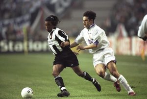 Edgar Davids of Juventus and Fernando Morientes of Real Madrid
