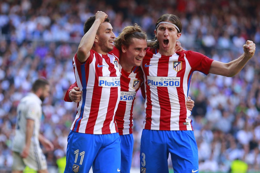 MADRID, SPAIN - APRIL 08: Antoine Griezmann (2ndL) of Atletico de Madrid celebrates scoring their opening goal with teammates Angel Martin Correa (L) and Filipe Luis (R) during the La Liga match between Real Madrid CF and Club Atletico de Madrid at Estadio Santiago Bernabeu on April 8, 2017 in Madrid, Spain. (Photo by Gonzalo Arroyo Moreno/Getty Images)
