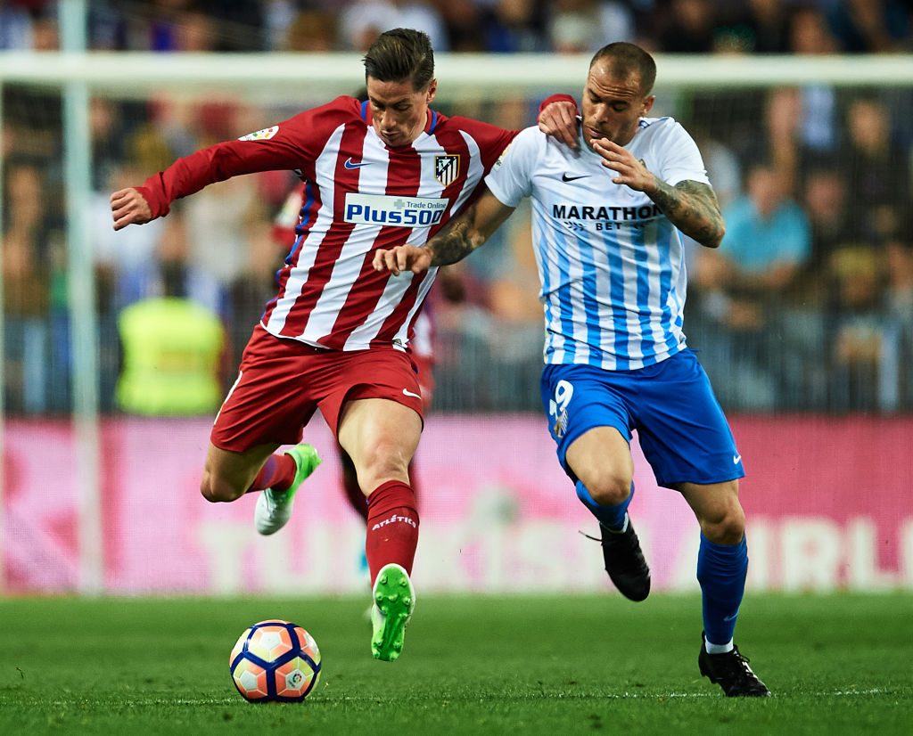 MALAGA, SPAIN - APRIL 01: Fernando Torres of Club Atletico de Madrid (L) competes for the ball with Sandro Ramirez of Malaga CF (R) during La Liga match between Malaga CF and Club Atletico de Madrid at La Rosaleda Stadium April 01, 2017 in Malaga, Spain. (Photo by Aitor Alcalde/Getty Images)