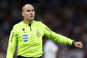 Mateu Lahoz: Pallo olisi viety pilkulle lisäajalla jos kyseessä ei olisi ollut el Clásico aop_lahozmateu20230423