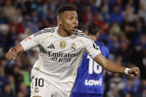 Getafen pelaaja otti alle minuutissa punaisen kortin – Real Madrid rokotti heti aop_mbappekylian20251019