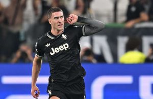 Barcelona etsii uutta ykköshyökkääjää – kiinnostunut Juventuksen kärjestä aop_vlahovicdusan20250921