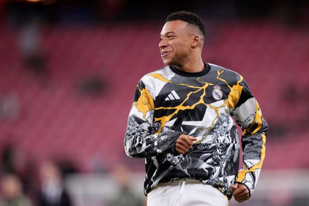 aop_mbappekylian20251203 (2)