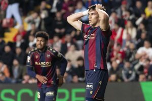 aop_LevanteCarlosEspi16.1.1074393994